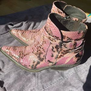 💕🤠Donald J Pliner Pink Python Bootie- Western Couture Collection🤠💕